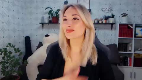 MillaXQueen online show from April 3, 6:55 am