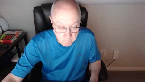 Snapshot of millenium0129 chatting on April 25, 12:46 am millenium0129 online show from April 25, 12:46 am