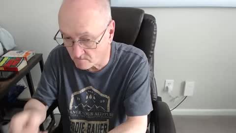 Snapshot of millenium0129 chatting on May 1, 3:38 pm millenium0129 online show from May 1, 3:38 pm