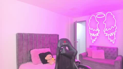 Snapshot of miller_silvana chatting on February 11, 12:21 pm miller_silvana online show from February 11, 12:21 pm