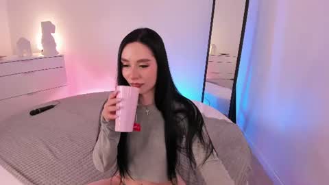 milleycyrus_ online show from June 26, 8:57 pm