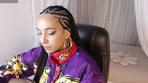 Snapshot of millie_volturi chatting on June 11, 12:36 pm millie_volturi online show from June 11, 12:36 pm