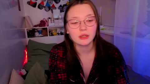 Millie online show from December 20, 4:52 am