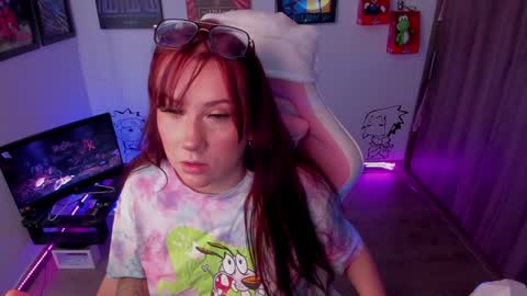 Snapshot of milly_yako chatting on December 9, 8:23 pm Monkey D Maddie online show from December 9, 8:23 pm