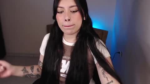 Snapshot of millyx_ chatting on May 19, 1:56 am Emily online show from May 19, 1:56 am
