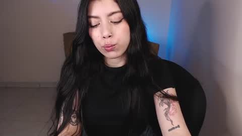Snapshot of millyx_ chatting on June 16, 9:23 am Emily online show from June 16, 9:23 am