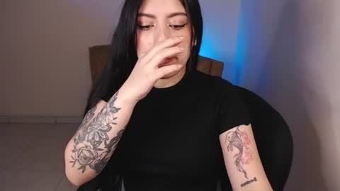 Snapshot of millyx_ chatting on June 16, 9:28 pm Emily online show from June 16, 9:28 pm
