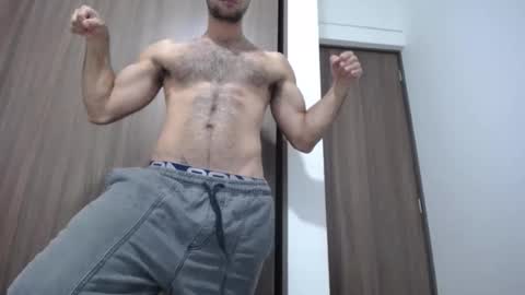 Snapshot of milostructor chatting on February 1, 2:21 am miloslove online show from February 1, 2:21 am