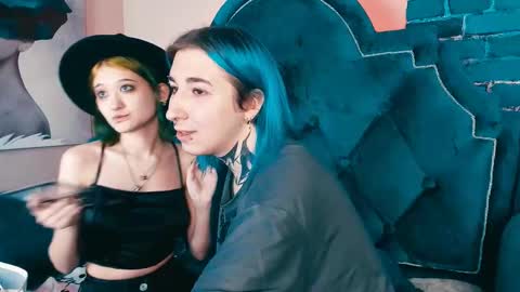 Snapshot of milten_trish chatting on December 11, 2:11 pm milten_trish online show from December 11, 2:11 pm