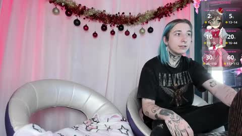 Snapshot of milten_trish chatting on December 24, 8:27 pm milten_trish online show from December 24, 8:27 pm