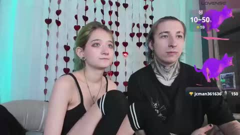 Snapshot of milten_trish chatting on March 10, 3:45 am milten_trish online show from March 10, 3:45 am