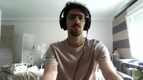 Snapshot of miltonmox chatting on June 3, 7:22 am MiltonMox online show from June 3, 7:22 am