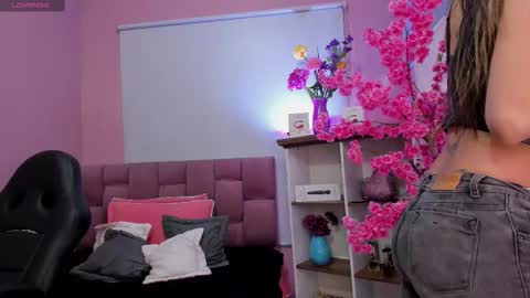 Snapshot of milu_beluci chatting on September 26, 2:21 pm  Milu Belucci  online show from September 26, 2:21 pm