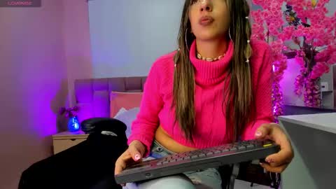 Snapshot of milu_beluci chatting on October 1, 3:29 pm  Milu Belucci  online show from October 1, 3:29 pm