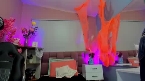 Snapshot of milu_beluci chatting on October 18, 3:57 pm  Milu Belucci  online show from October 18, 3:57 pm