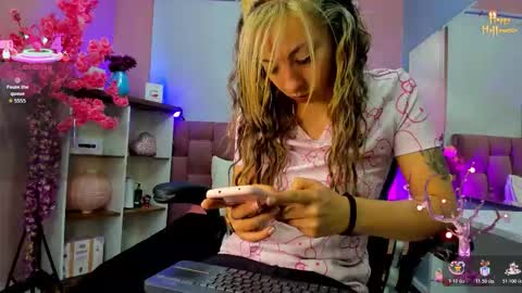  Milu Belucci  online show from November 11, 2:17 pm