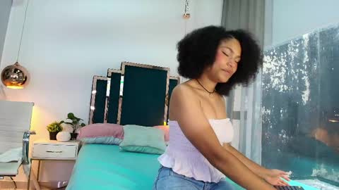 Snapshot of milu_brunnete chatting on June 6, 12:32 pm milu_brunnete online show from June 6, 12:32 pm