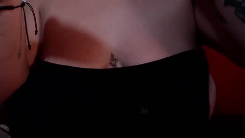 Milu Wallace  online show from February 18, 9:00 pm