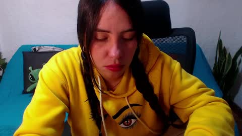 Milu Wallace  online show from March 27, 1:22 am