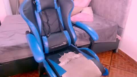 Snapshot of miluu_444 chatting on June 11, 10:41 pm miluu_444 online show from June 11, 10:41 pm