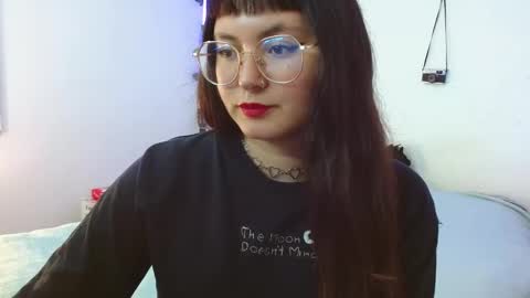 Snapshot of mily_baker chatting on December 11, 1:05 am mily_baker online show from December 11, 1:05 am