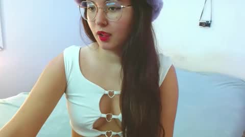 Snapshot of mily_baker chatting on December 12, 6:21 pm mily_baker online show from December 12, 6:21 pm