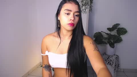 Mily Ortiz online show from July 28, 5:01 pm