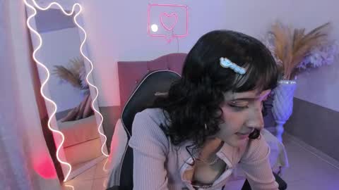 mily_tay online show from March 6, 12:01 pm