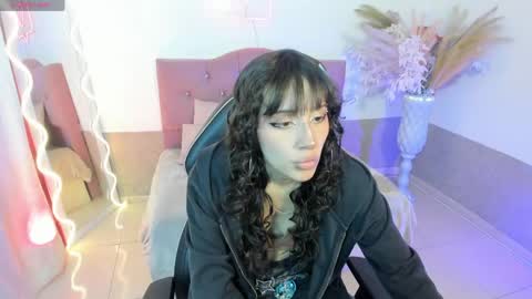 mily_tay online show from April 14, 11:49 am