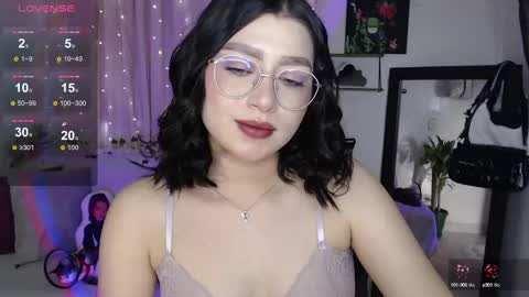 Snapshot of mily_thomson_b chatting on October 4, 7:45 pm Mily online show from October 4, 7:45 pm