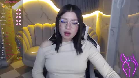 Snapshot of mily_thomson_b chatting on October 12, 12:59 pm Mily online show from October 12, 12:59 pm