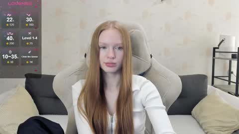 Snapshot of milymi_ chatting on October 18, 6:26 am Milena and Jasper online show from October 18, 6:26 am