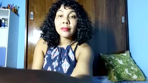 Snapshot of milynda chatting on December 7, 8:00 am Mimi online show from December 7, 8:00 am