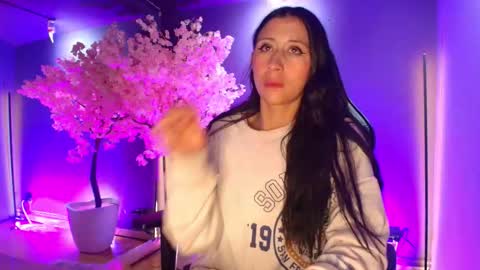 Snapshot of milyrouse___ chatting on October 6, 12:24 pm Milly online show from October 6, 12:24 pm