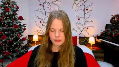 Snapshot of mimicass chatting on December 5, 12:44 pm Kelly online show from December 5, 12:44 pm