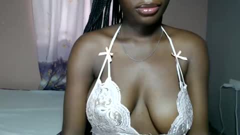 Snapshot of mimiebony chatting on May 16, 6:43 am mimiebony online show from May 16, 6:43 am