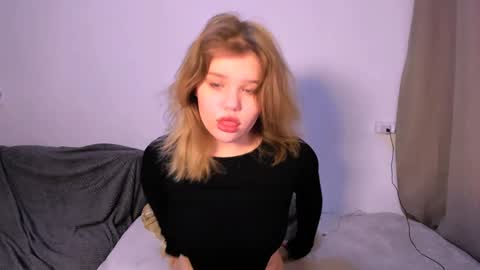 hi Im Mina  online show from December 16, 1:53 am