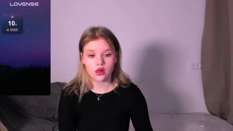 hi Im Mina  online show from December 17, 2:01 am