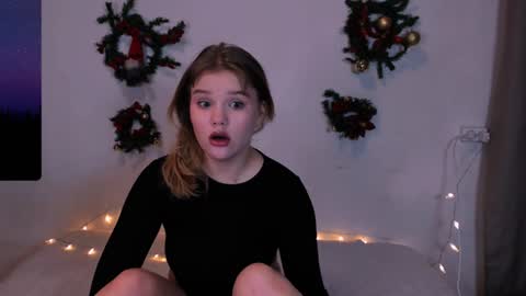 hi Im Mina  online show from December 25, 1:31 am