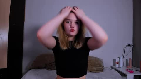 hi Im Mina  online show from February 10, 1:14 am