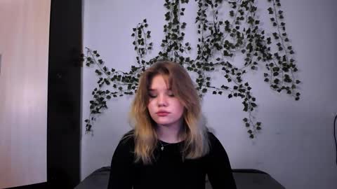 hi Im Mina  online show from February 21, 9:24 am