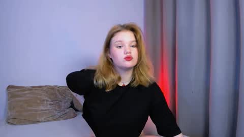 hi Im Mina  online show from September 26, 11:14 am