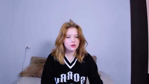 hi Im Mina  online show from October 15, 10:21 pm