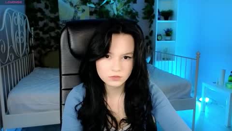 Mina online show from October 9, 3:43 pm