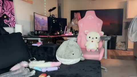 Mina online show from May 26, 11:23 pm