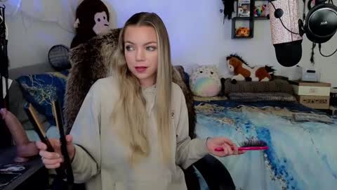 Mindy Mars online show from November 5, 4:07 pm