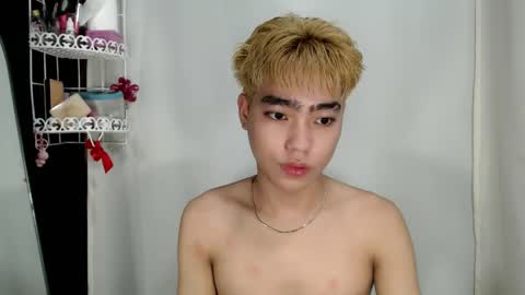 mingkla_man online show from April 21, 7:36 am