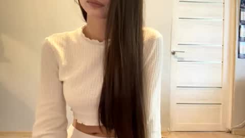 Snapshot of minhblomme chatting on September 19, 4:25 am Emilia online show from September 19, 4:25 am