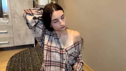 Snapshot of minhblomme chatting on October 2, 4:52 am Emilia online show from October 2, 4:52 am