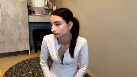 Snapshot of minhblomme chatting on October 6, 4:32 am Emilia online show from October 6, 4:32 am
